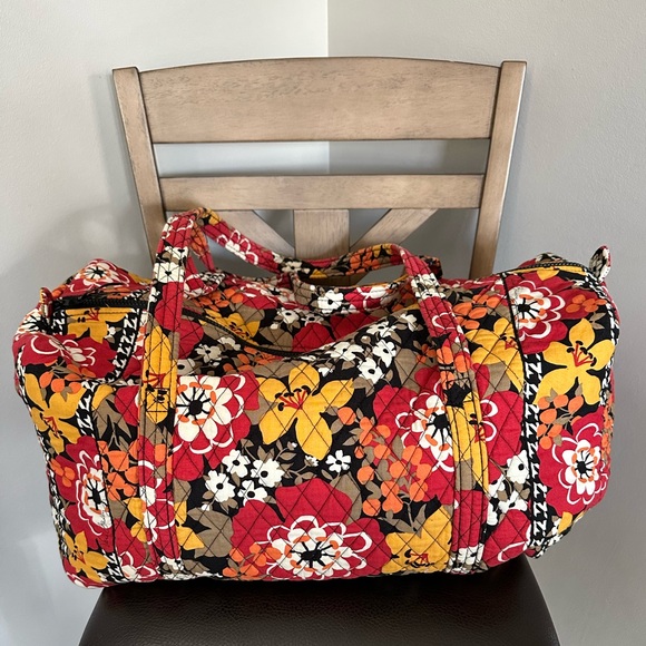 NWOT Vera Bradley Large Traveler Duffle Bag - Bittersweet Pattern   *RETIRED* - Picture 2 of 9